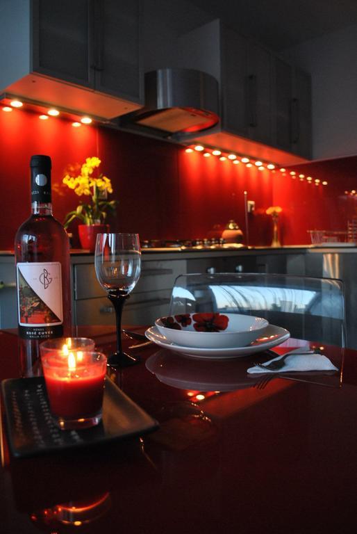 Corporal Apartment *